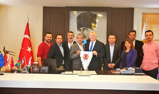 Başkan Yeni: 'Türkiye ve Antalya’yı tanıtıyoruz'