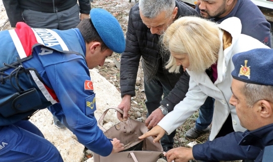 Buse’yi arama çalışmalarında yeni gelişme: Küpesi ve çantası bulundu