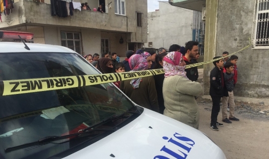 Çocuğunun gözü önünde eşini bıçaklayarak öldürdü, sokaktaki tüm kadınları ağlattı
