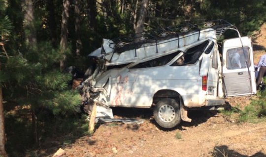 Düğün dönüşü feci kaza: 2 ölü, 8 yaralı