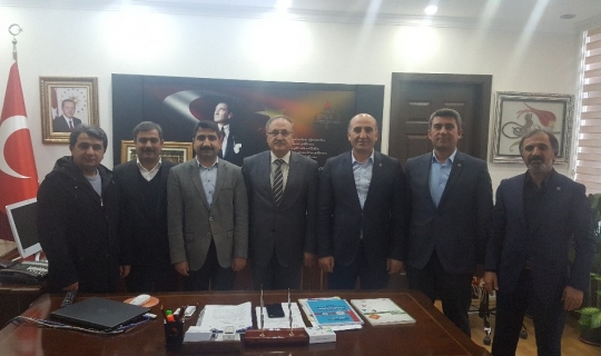 Eğitim Bir-Sen yönetimi Müdür Alagöz ile bir araya geldi