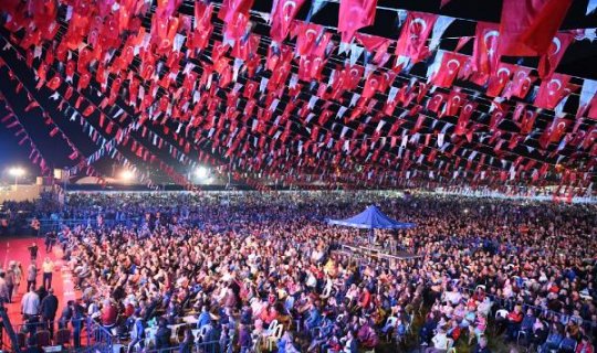 Feslikan'da Sümer Ezgü ve Funda Arar konseri