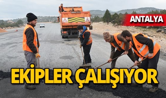 Kar ve yağmur nedeniyle bozulan yollar tamir ediliyor