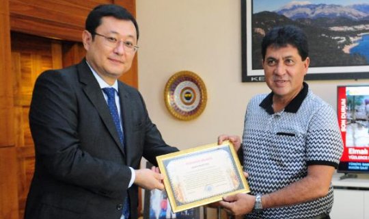 Kazakistan Konsolosu, Kemer Belediye Başkanı Gül'ü ziyaret etti