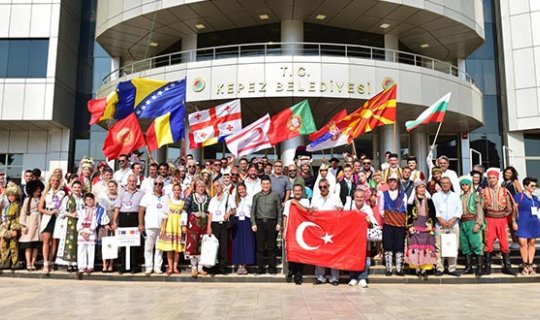 Kepez'de 4. Uluslararası Folklor Festivali başladı