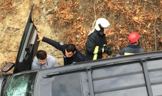 Korkunç kaza : Arabanın içine bakanın kanı dondu!