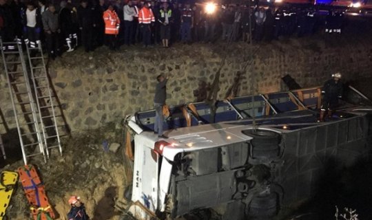Korkunç kaza : Çok sayıda ölü ve yaralı var