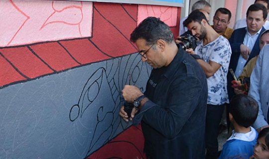 Korkuteli'nde okul duvarı sanatla buluştu