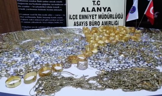 Kuyumcuya operasyon: 20 kilo sahte ziynet eşyası ele geçirildi