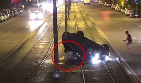 Makas atmak isteyen otomobil böyle kaza yaptı