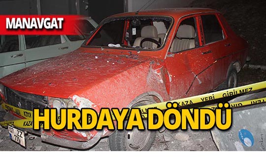 Manavgat'ta feci kaza: Park halindeki araçlara çarptı!