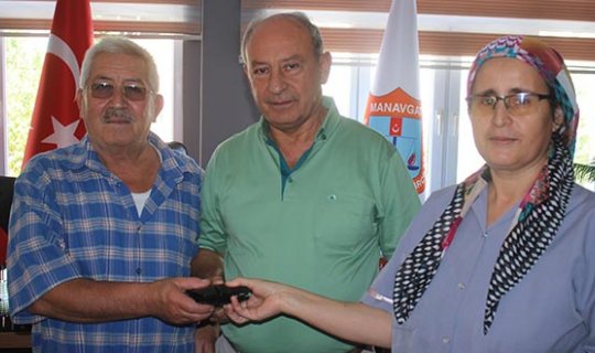 Manavgat'ta kaybolan cüzdan sahibine teslim edildi