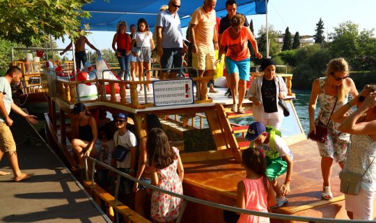 Manavgat'ta nehir otobüsü rekora gidiyor