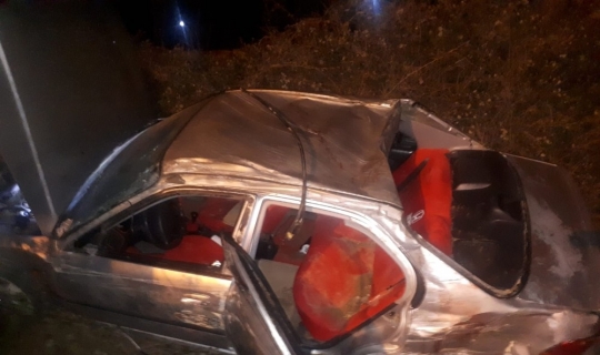 Manavgat’ta otomobil dere yatağına yuvarlandı: 5 yaralı