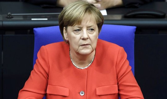 Merkel, Putin'le yaptığı telefonda Türkiye hakkında konuştu