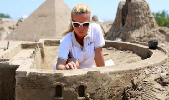 Müge Anlı, Antalya'da heykel çalışmasına katıldı