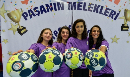 Muratpaşa Belediyespor, Kadınlar Gençler Türkiye Kupası’nda şampiyon oldu