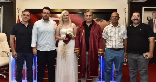 Muratpaşa'da özel günde 40 çift dünya evine girdi