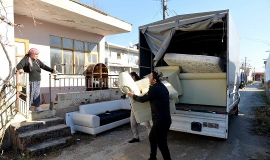 Muratpaşa’dan görmeyen gözlerle çöp toplayan yaşlı adama yardım eli