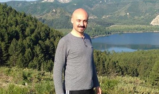 Öğretim görevlisi ağaca asılı halde bulundu