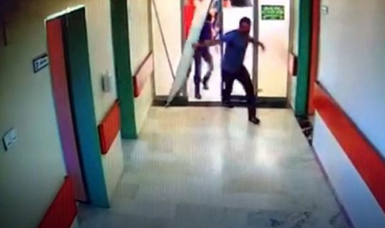 Ölen kişinin yakınları yoğun bakım servisini bastı