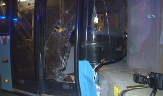 Otobüsle otomobil çarpıştı: Çok sayıda yaralı var