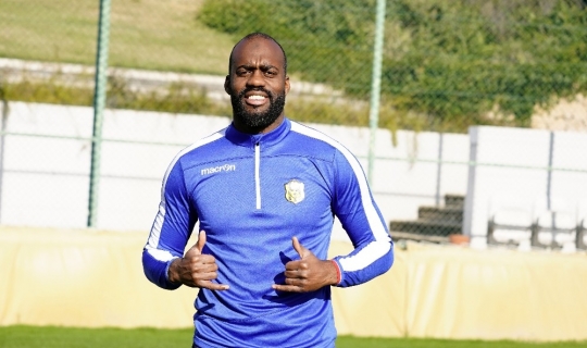 Fabien Farnolle: “Fenerbahçe Sadık’ı aldığı için gurur duyabilir”