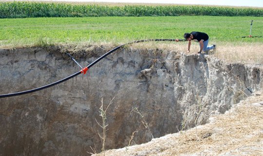 Patlama sesi duydu, arkasına dönüp bakınca şok oldu