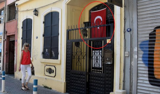 Rahip Brunson'un eşi Türk Bayraklı kiliseye gitti