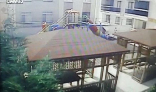 Sessizlik istediği için küçük çocuklara ateş açtı