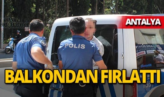 Sinir krizi geçirdi, ortalığı birbirine kattı!