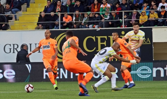 Spor Toto Süper Lig: Aytemiz Alanyasopr: 0 - Fenerbahçe: 0 (İlk yarı)