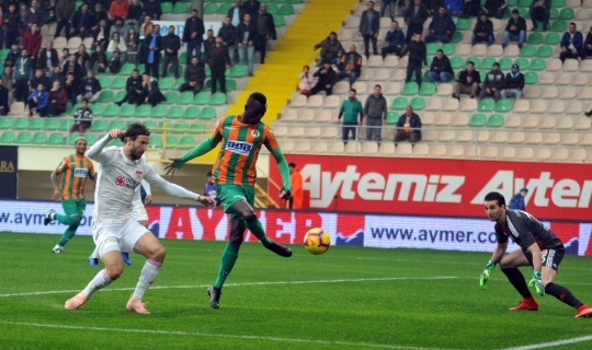 Spor Toto Süper Lig: Aytemiz Alanyaspor: 2 - Demir Grup Sivasspor: 0 (İlk yarı)