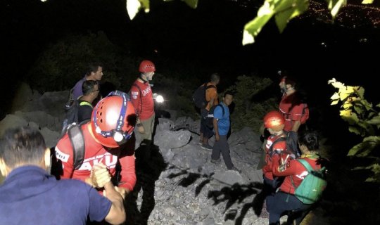 Suları bittiği için kestirme yola giren 6 kişi kayboldu