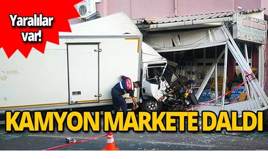 Traktöre ve yoldakilere çarpıp markete daldı!