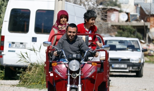 Triportörleri arızalanınca eve mahkum olan engelli kardeşler yardım bekliyor