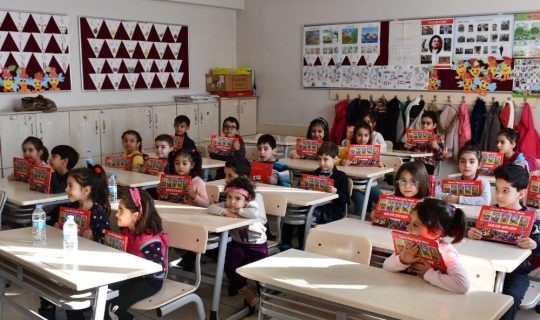 Tunceli’de karne alan öğrencilere “Sıfır Atık, Sıfır Kayıp” Kitapçığı