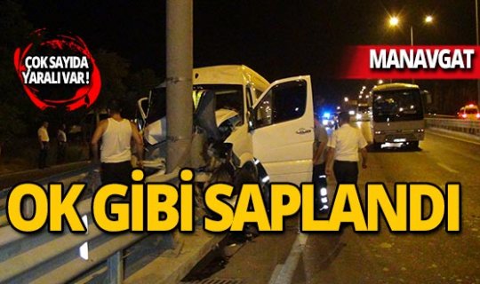 Tur minibüsü bariyerlere çarptı: Çok sayıda yaralı var!