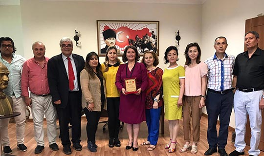 Türk Dünyası, Türkiye'nin ilk Bey Hatun'u Sibel Gezen'i ziyaret etti