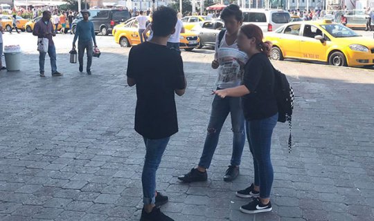Türkler'den umudu kesince turistleri sömürürken yakalandılar