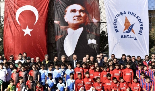 U-10 Minik Yıldızlar Turnuvası’nın şampiyonu Antalyaspor oldu.
