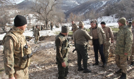 Vali Çağatay çelik yeleğini giyip Sehi Ormanlarına gitti