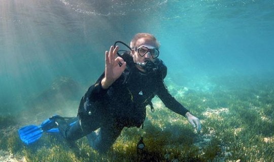 Vali Karaloğlu'ndan su altında dikkat çeken paylaşım