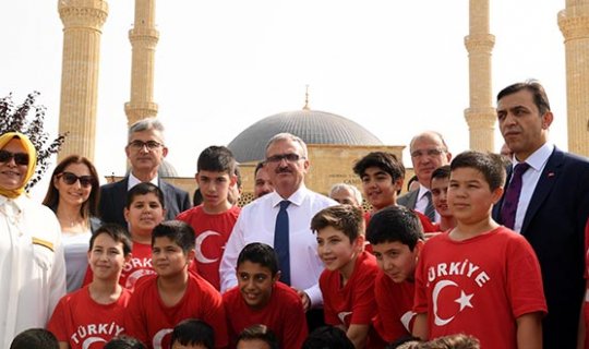 Vali Karaloğlu yetim aileleriyle bir araya geldi