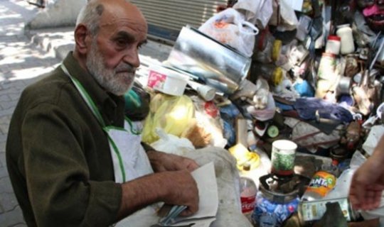 Yaşlı adam parasının çalındığını polisten öğrendi