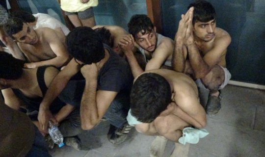 Yunan askeri önce aç bıraktı sonra dövüp nehre attı