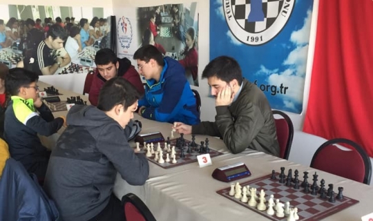Yunusemreli satranç sporcusu iki turnuvanın da şampiyonu oldu