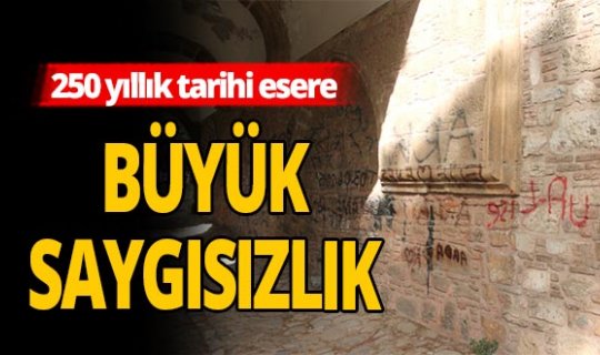 2,5 asırlık tarihi Külliye, karalama duvarı haline geldi