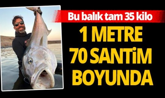 Rekortmen dalgıç, boyu büyüklüğünde balık avladı
