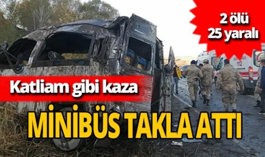 Van'da göçmenleri taşıyan minibüs takla attı